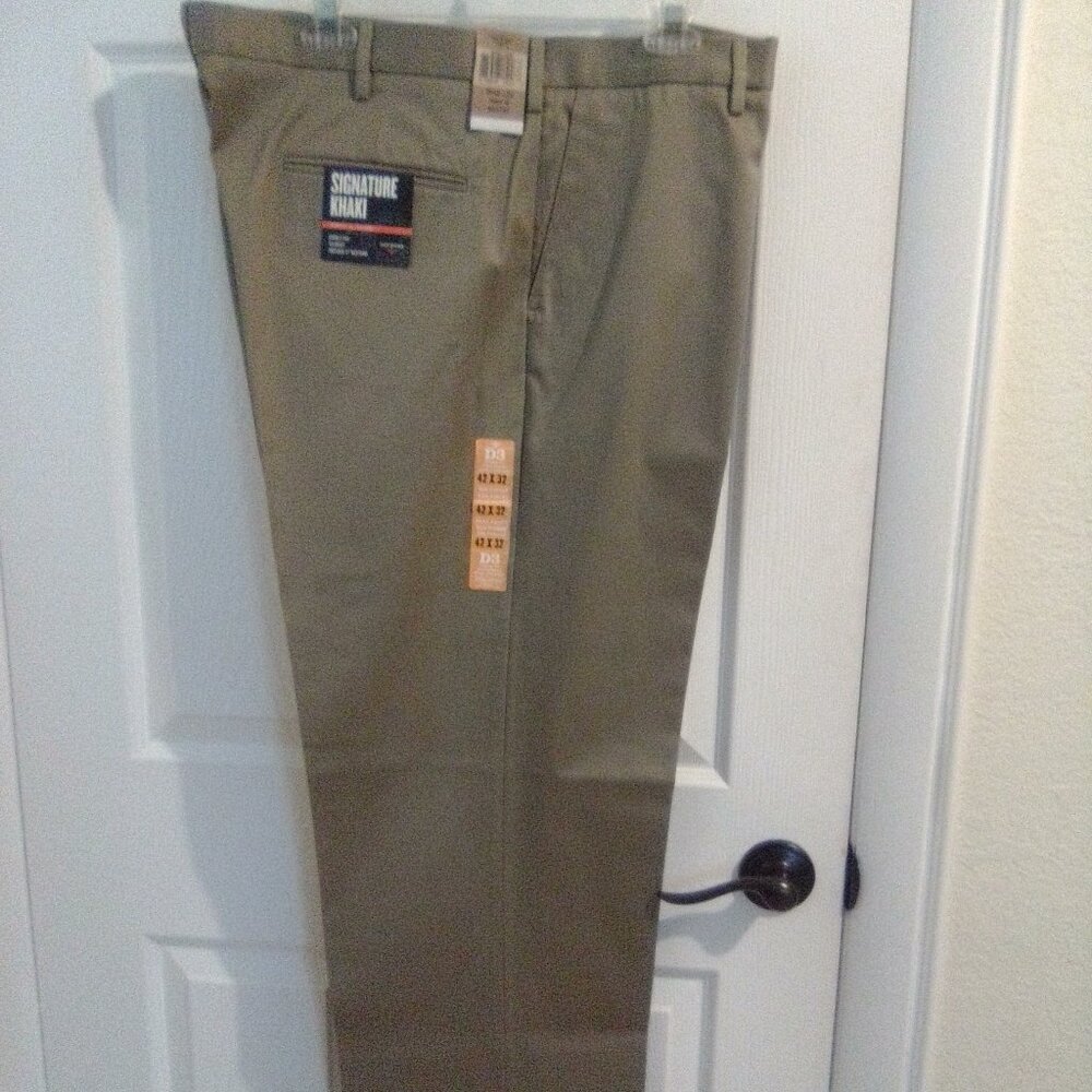 Men's Dockers Signature Khaki Classic Fit Flat Front pants